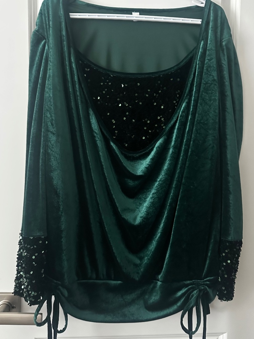 Gorgeous Women's SZ XL Brilliant Emerald Green Sequined Velour Pullover Top